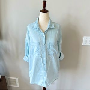 Old Navy “The Boyfriend Shirt” Light Wash Chambray Button Down Shirt